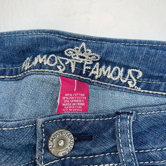 Almost Famous Womens Cutoffs Blue Jean Shorts Size 1 Denim Stretch Distressed - Picture 2 of 4